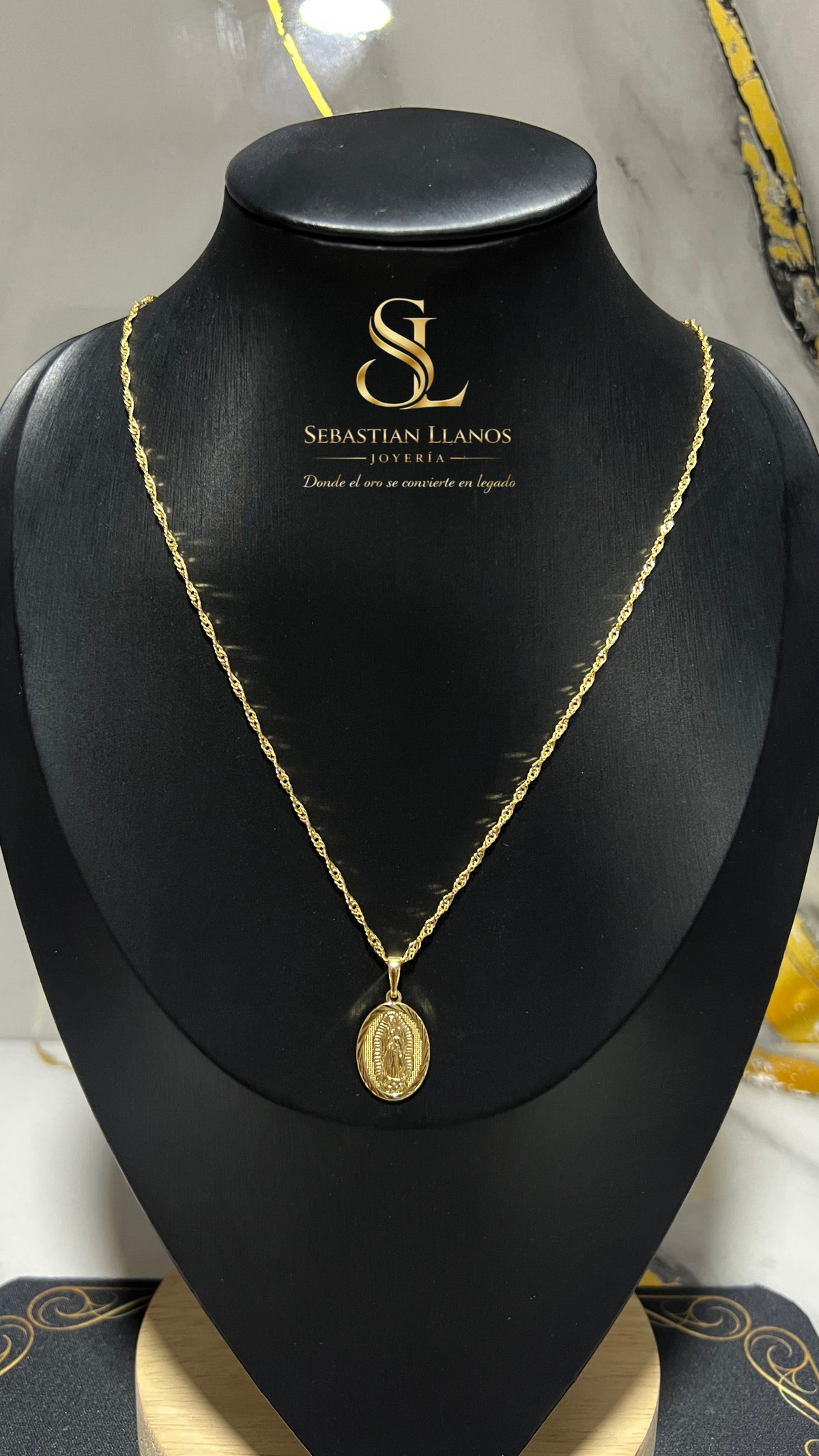 Cadena Singapur + dije Virgen de Guadalupe