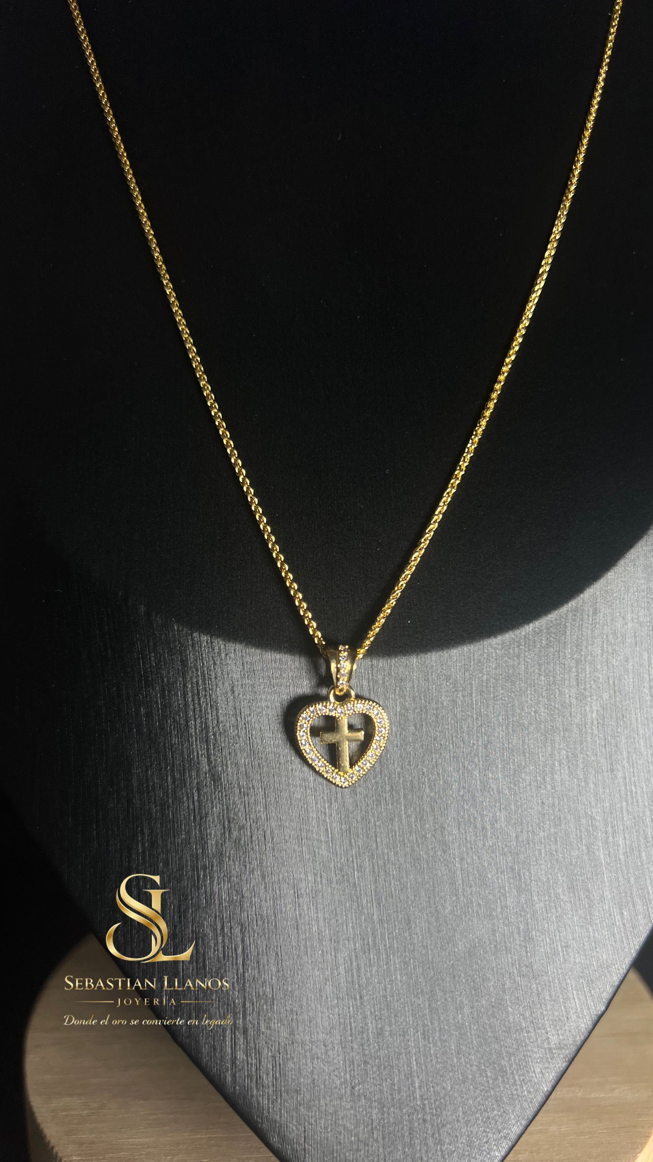 Corazón Cruz Tallada