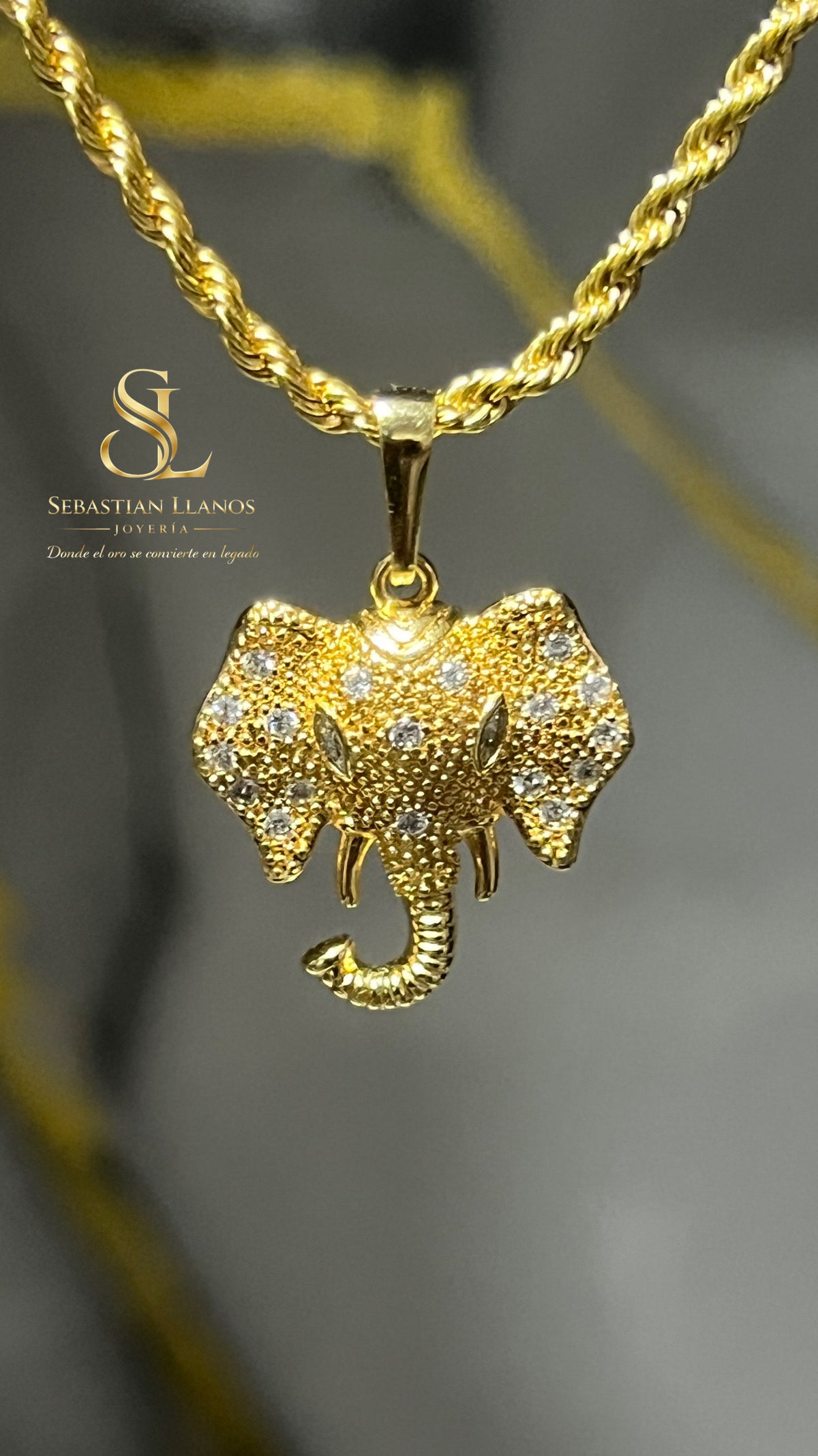 Dije elefante diamantado