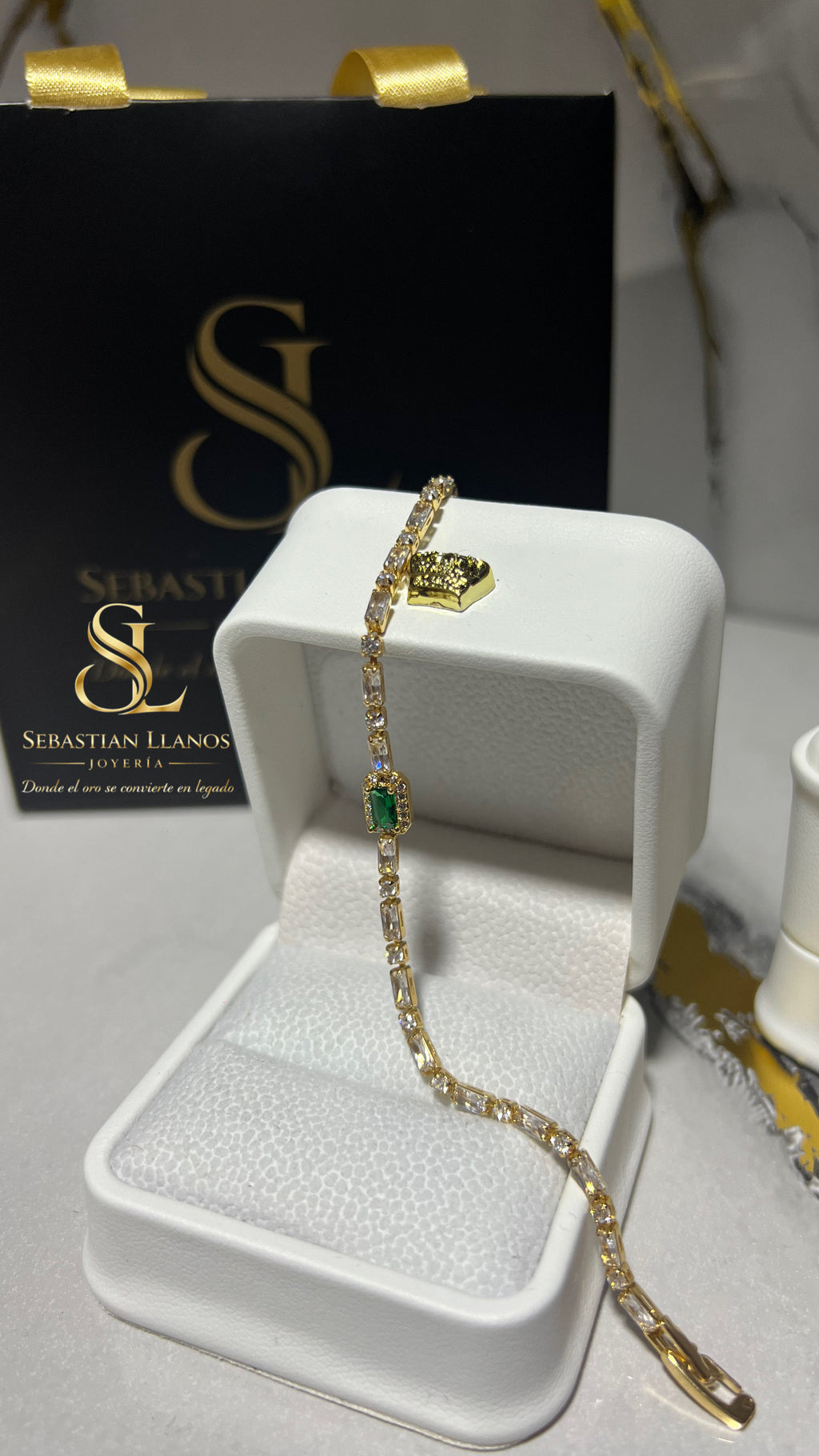 Pulsera tenis rectangular tipo esmeralda