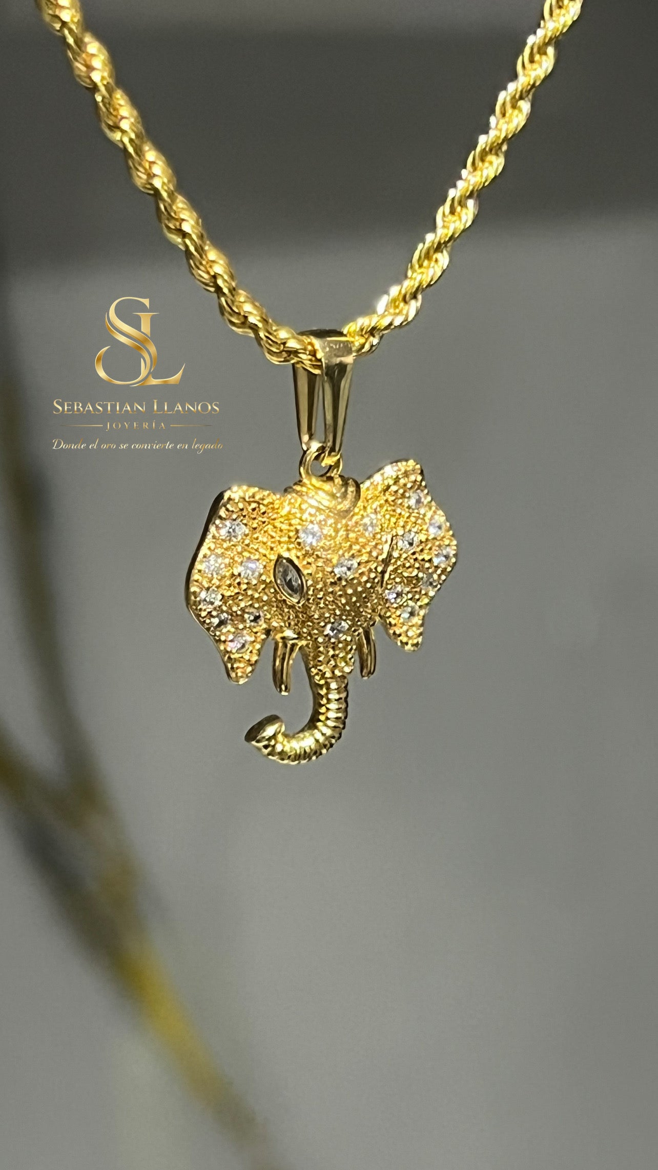 Dije elefante diamantado