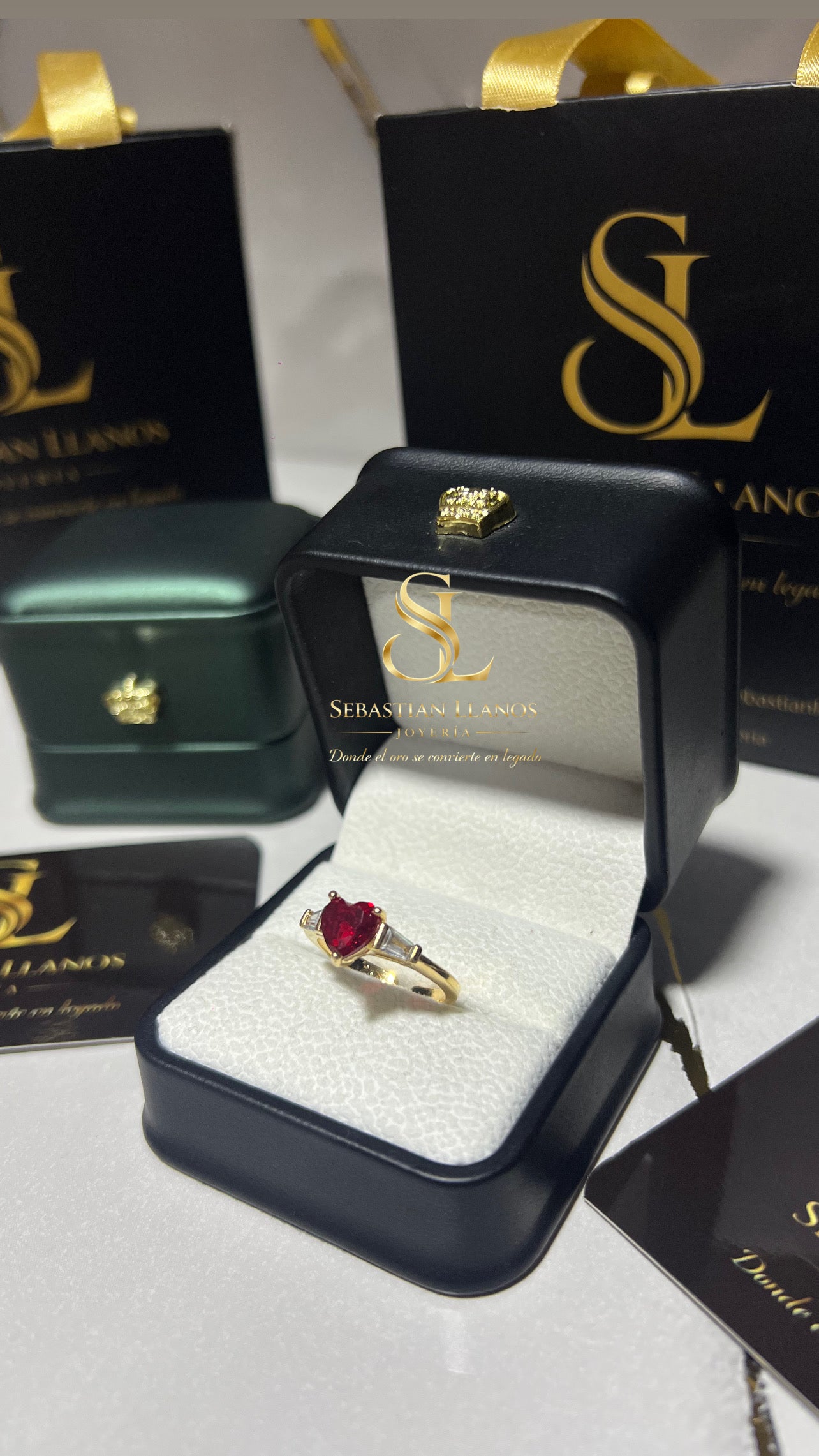 Anillo Corazón tallado