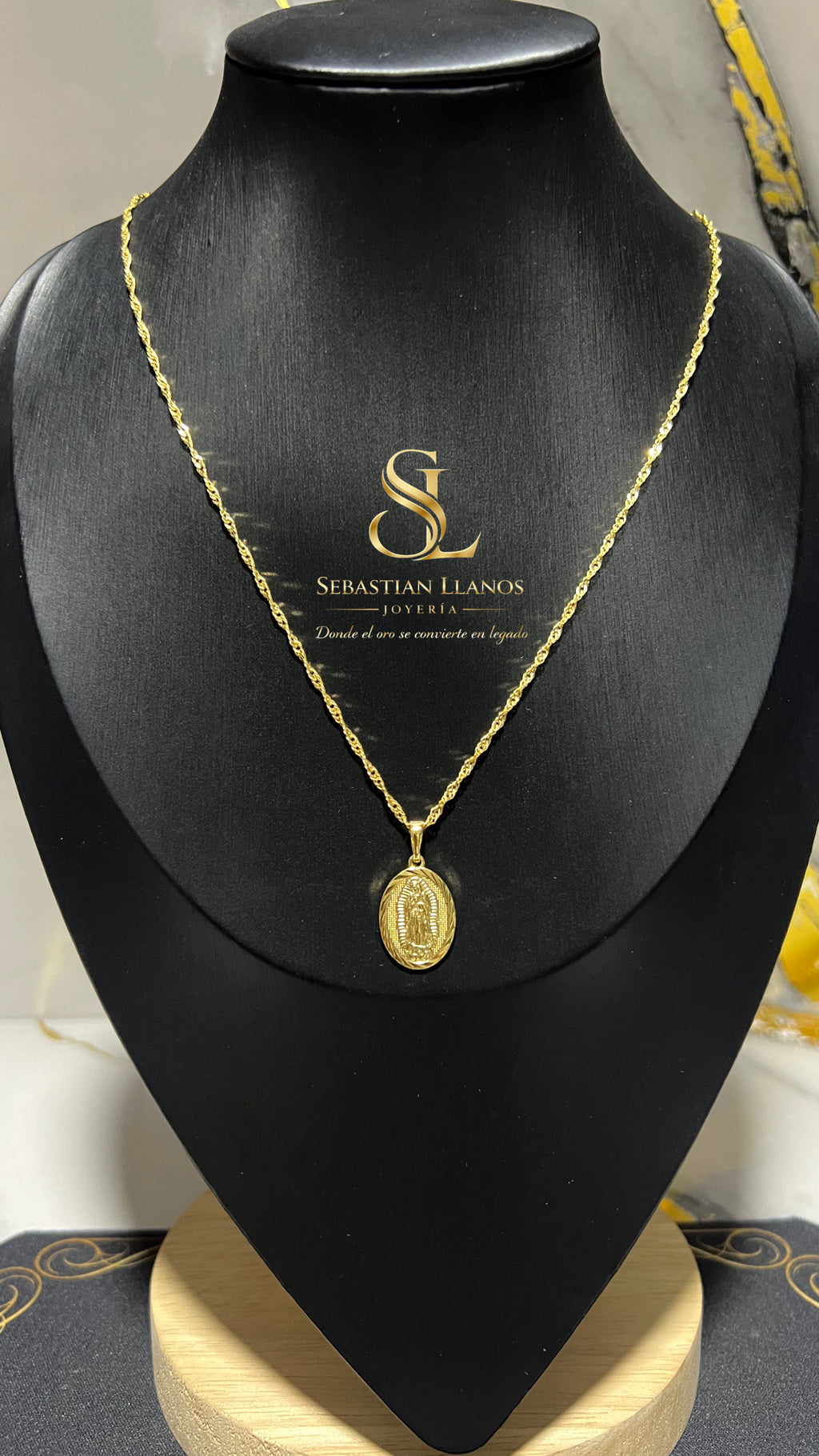Cadena Singapur + dije Virgen de Guadalupe