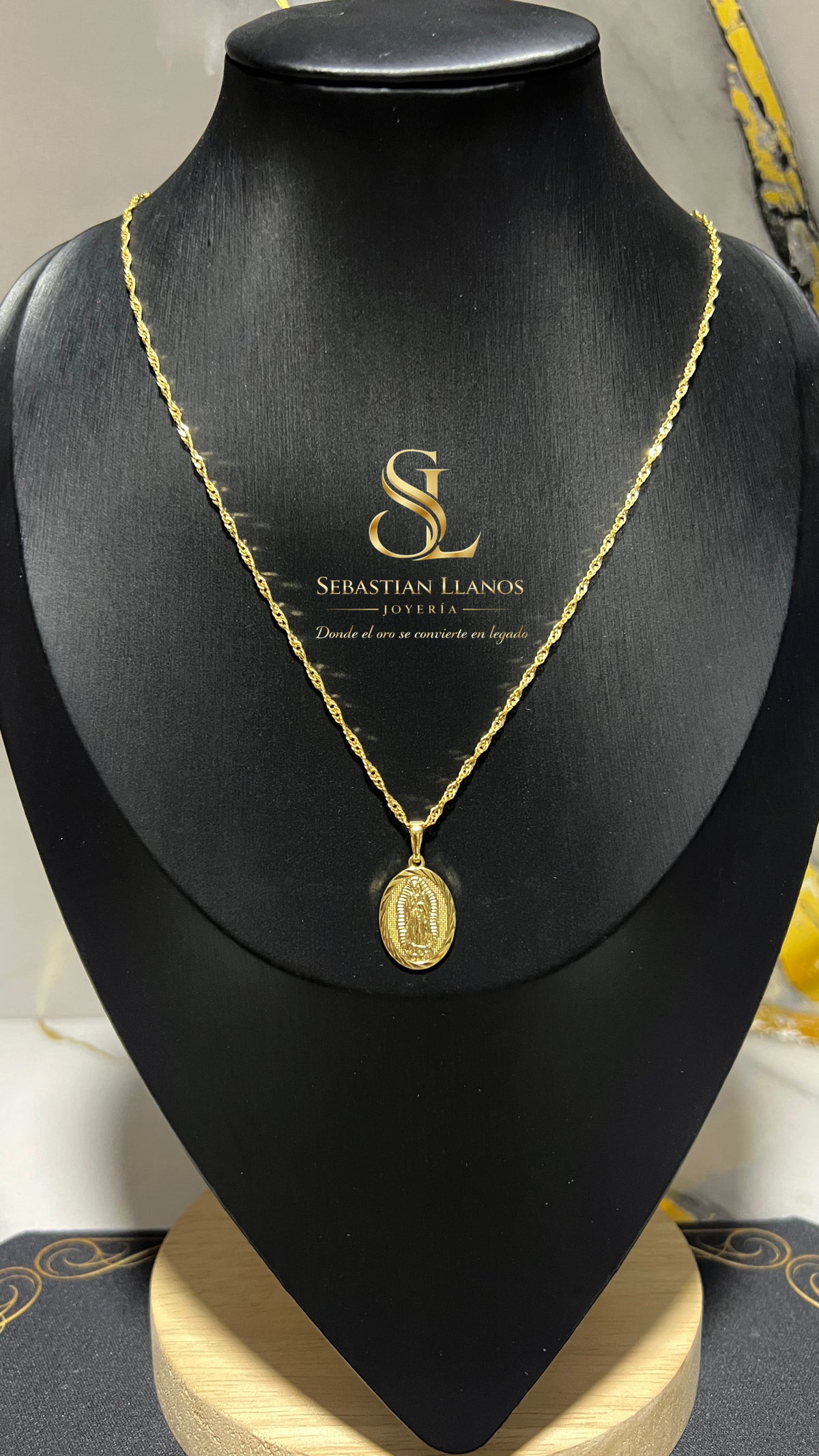 Cadena Singapur + dije Virgen de Guadalupe