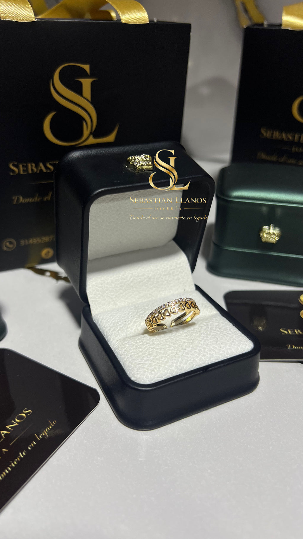 Anillo circón 100 corazones