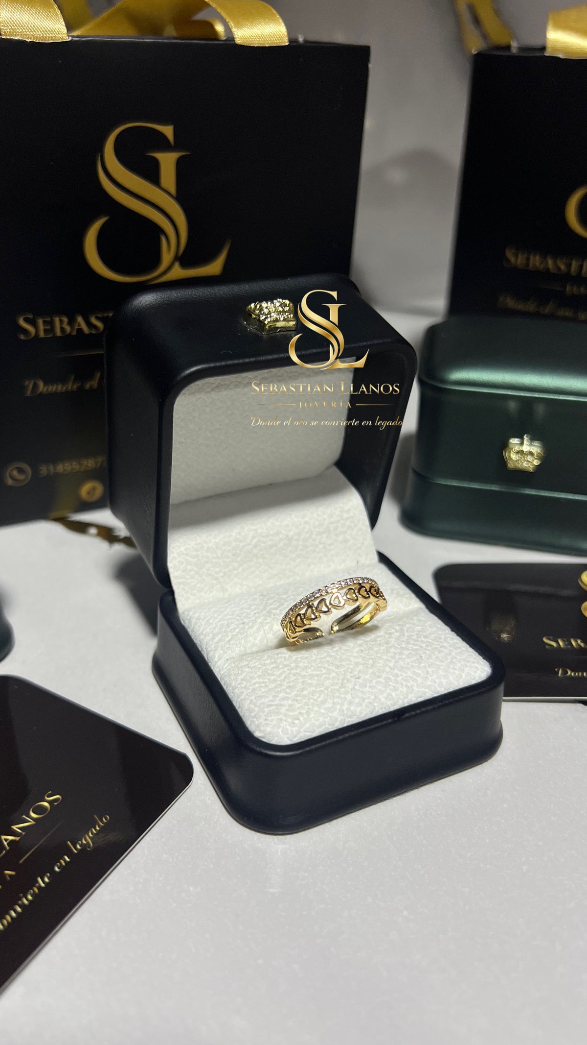 Anillo circón 100 corazones