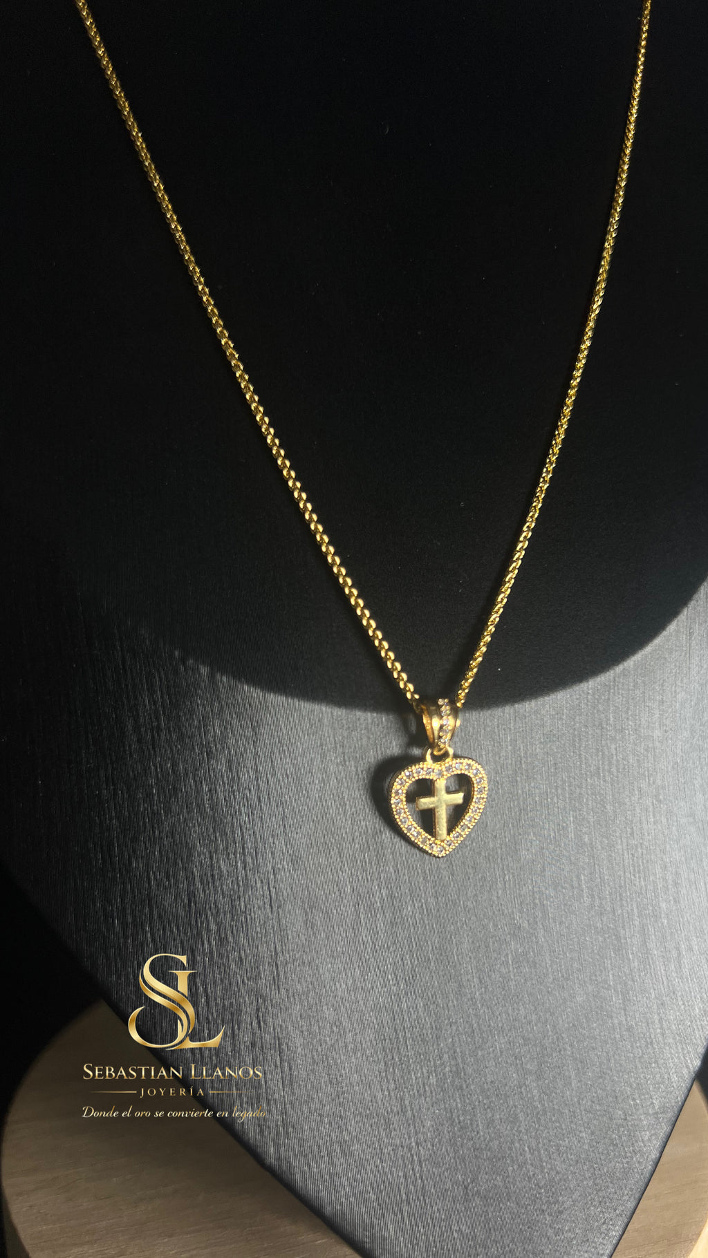 Corazón Cruz Tallada