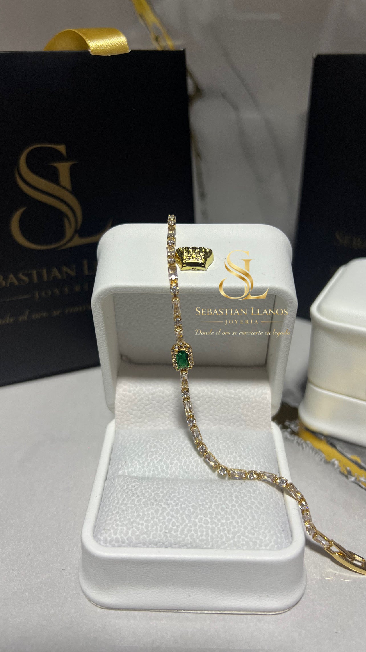 Pulsera tenis rectangular tipo esmeralda