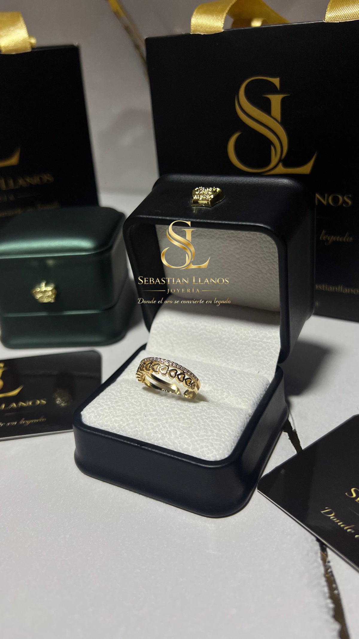 Anillo circón 100 corazones